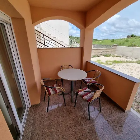 Sataj Apartmán *